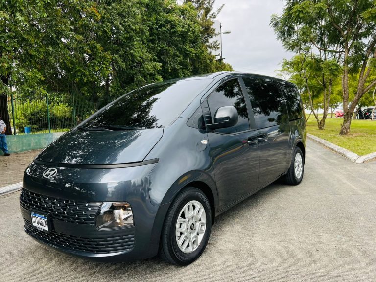 Hyundai Staria Gris 2025